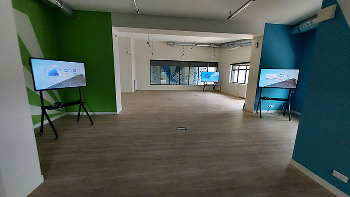Installation d'écrans numériques interactifs sponsorisée par l'Ogec