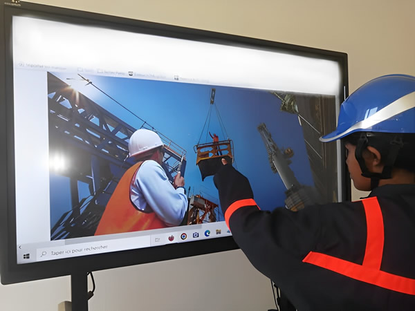 écrans numériques dans l’industrie pétrolière