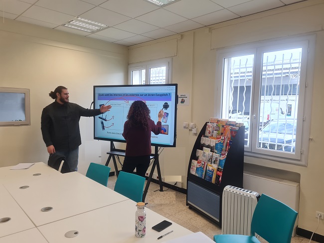 écran numérique interactif 75 pouces crfp nimes