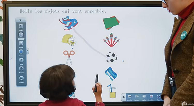 écran numérique interactif transforme l’apprentissage visuel 