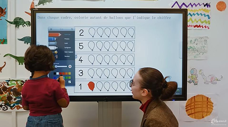 Apprendre les bases des mathématiques sur un écran interactif