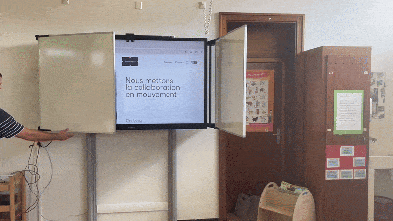 Support BalanceBox réglable en hauteur avec des volets de tableau blanc