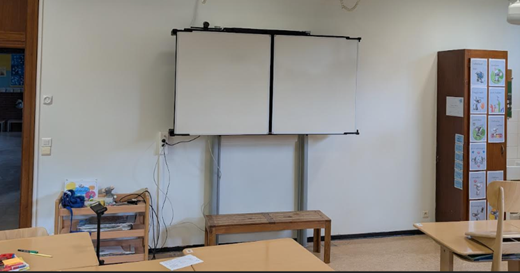 Solution ENI avec tableaux blancs rabattables fermés